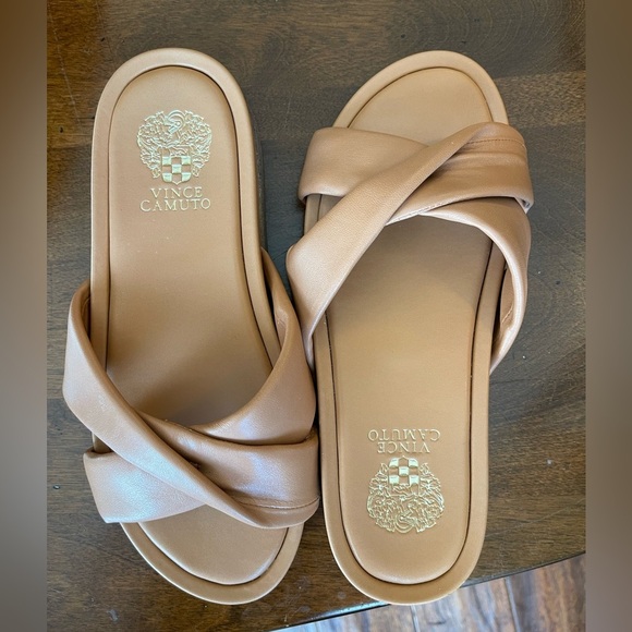 Tan Vince Camuto slides - Picture 2 of 10